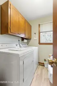 108 Mariners Court, New Bern, NC 28562 — 3-bedroom waterfront home in River Bend, New Bern, NC, photo 10 of 34: 108 Mariners Ct. Laundry Area
