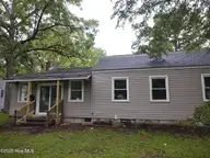 515 Jefferson Avenue, New Bern, NC 28560 — 4-bedroom home in Colonial Heights, New Bern, NC, photo 2 of 27: IMG_20250703_090631650(1)