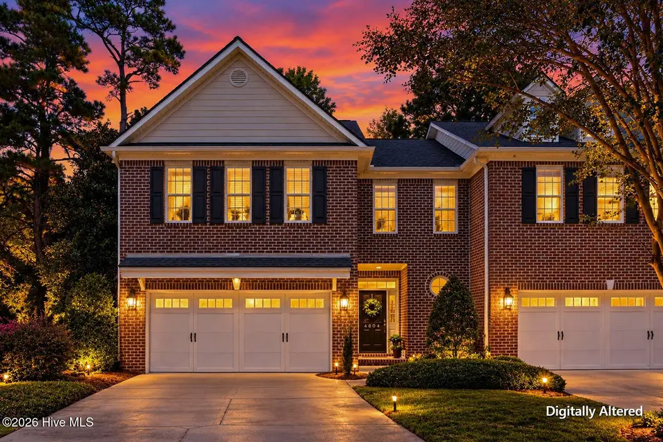 4804 Whitner Drive, Wilmington, NC 28409 — 3-bedroom townhome in Holly Glen, Wilmington, NC, photo 1 of 43: 4804Whitner-1666_Dusk