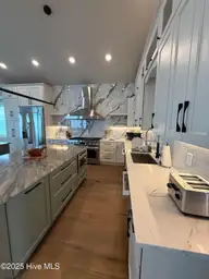 Old Settlers Beach, North Topsail Beach — 8-bedroom waterfront home in Old Settlers Beach, North Topsail Beach, NC, photo 16 of 62