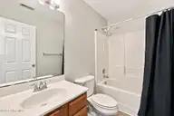 140 Crooked Run Drive, New Bern, NC 28560 — 3-bedroom home in Crooked Run, New Bern, NC, photo 21 of 35: Guest Bathroom