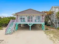 926 E Beach Drive, Oak Island, NC 28465 — 3-bedroom waterfront home, Oak Island, NC, photo 8 of 36: 1-web-or-mls-CAMMediaLLC.com 923-1