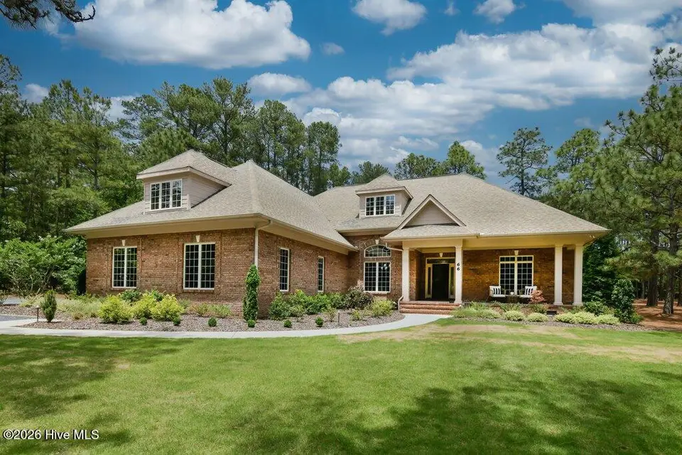 66 Glasgow Drive, Pinehurst, NC 28374 — 3-bedroom home in Pinewild CC, Pinehurst, NC, photo 1 of 40: 001_ed_dsc0396_98