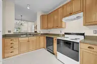 233 Racine Drive 38, Wilmington, NC 28403 — 3-bedroom townhome in Ashton, Wilmington, NC, photo 5 of 32: 005_img_9175_725