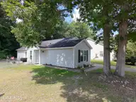 616 S Hampton Drive, Jacksonville, NC 28546 — 3-bedroom home in Cottage Cove, Jacksonville, NC, photo 2 of 14