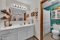 3423 Sparrow Hawk Court, Wilmington, NC 28409 — 3-bedroom home in Eagles Nest, Wilmington, NC, photo 16 of 33: 016_img_1954__337