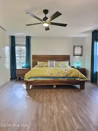 117 Halls Creek Drive, Swansboro, NC 28584 — 4-bedroom waterfront home in Halls Creek At The Hammocks, Swansboro, NC, photo 20 of 38: Master