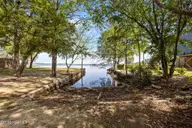 401 Harbor Drive, New Bern, NC 28560 — 2-bedroom waterfront home in Harbor Point, New Bern, NC, photo 10 of 55: 6-web-or-mls-0C0A0499