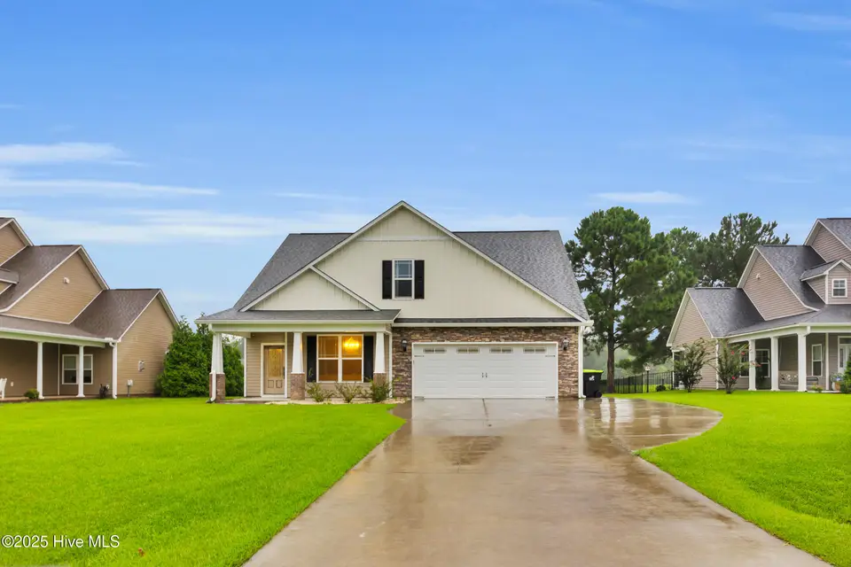405 Antioch Lakes Road, New Bern, NC 28560 — 3-bedroom waterfront home in The Lakes at Antioch, New Bern, NC, photo 1 of 54: Front exterior
