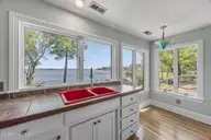 401 Harbor Drive, New Bern, NC 28560 — 2-bedroom waterfront home in Harbor Point, New Bern, NC, photo 22 of 55: 26-web-or-mls-0C0A0431