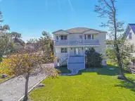 726 Waterway Drive SW, Sunset Beach, NC 28468 — 4-bedroom waterfront home in Waterway Estates, Sunset Beach, NC, photo 4 of 74: 726 Waterway Dr Sunset Beach-print-074-0