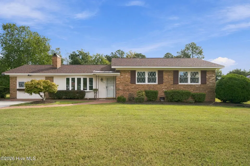 205 Brookfield Drive, Wilmington, NC 28405 — 3-bedroom home in Brookfield, Wilmington, NC, photo 1 of 33: Front view