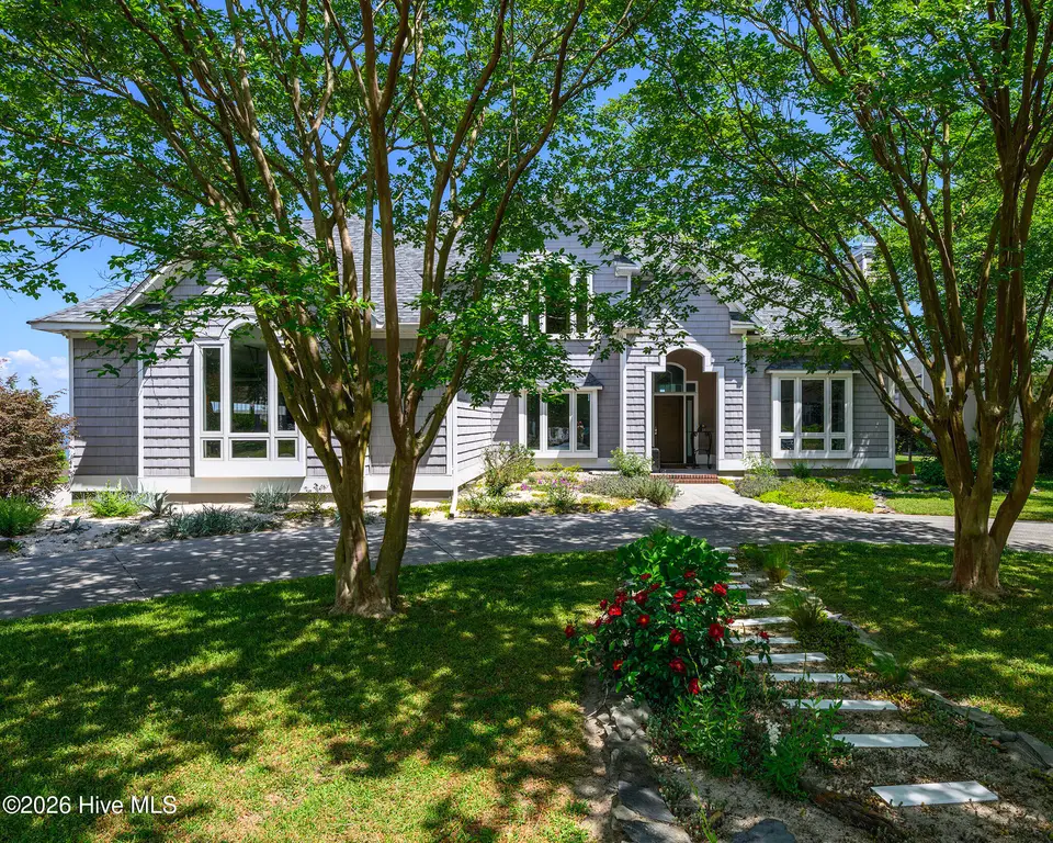 228 Drake Landing, New Bern, NC 28560 — 4-bedroom waterfront home in Neuse Harbour, New Bern, NC, photo 1 of 72: 228 Drake Landing, New Bern
