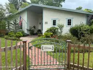 521 Wayne Drive, Wilmington, NC 28403 — 4-bedroom waterfront home in Beaumont, Wilmington, NC, photo 3 of 39