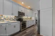10522 Island Circle, Emerald Isle, NC 28594 — 3-bedroom home in Wyndtree, Emerald Isle, NC, photo 10 of 38: Kitchen