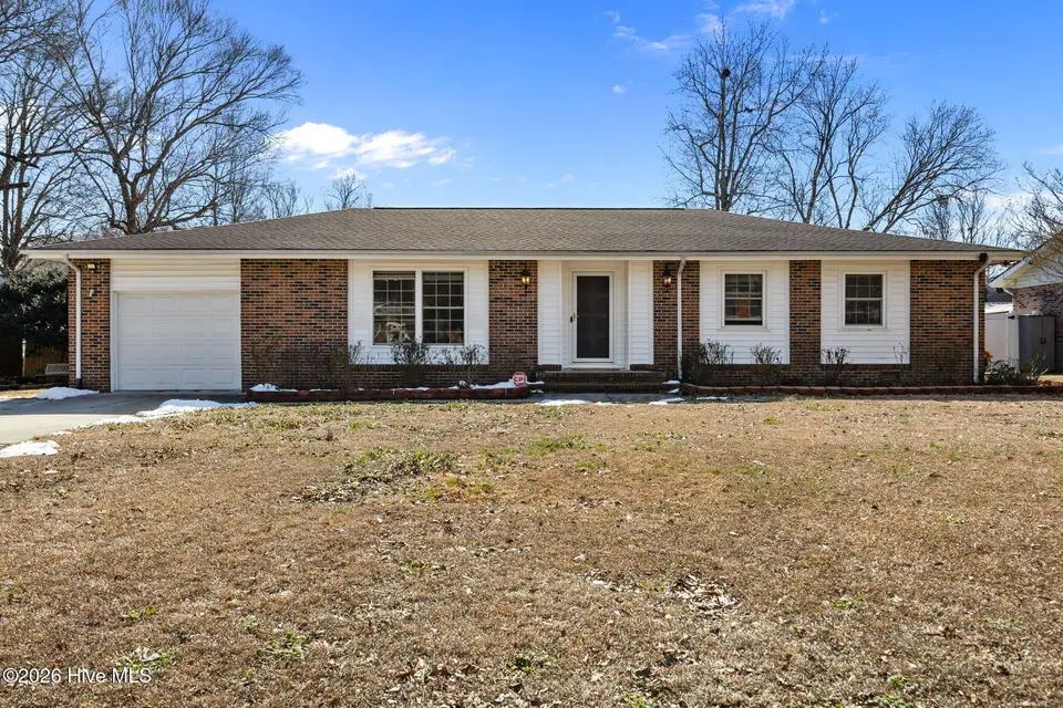 107 Estate Drive, Jacksonville, NC 28540 — 4-bedroom home in Brook Valley, Jacksonville, NC, photo 1 of 41: 1-web-or-mls-107 Estate Dr 101