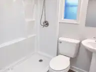 206 N Poplar Street E, New Bern, NC 28560 — 2-bedroom home in Oakside, New Bern, NC, photo 12 of 14: listing_11