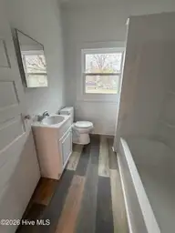 905 Chestnut Street, Tarboro, NC 27886 — 3-bedroom home, Tarboro, NC, photo 10 of 21: 905 CHESNUT BATHROOM1