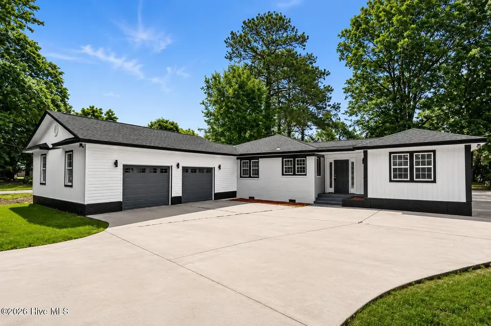 533 W College Street, Warsaw, NC 28398 — 3-bedroom home, Warsaw, NC, photo 1 of 60