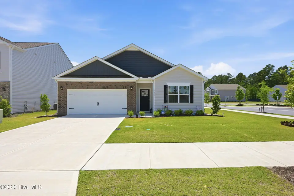2000 Minnette Circle, New Bern, NC 28562 — 4-bedroom home in West New Bern, New Bern, NC, photo 1 of 28: 1-web-or-mls-DSC_0218