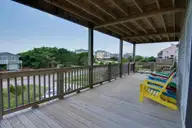 6820 Ocean Drive, Emerald Isle, NC 28594 — 3-bedroom waterfront home in Columbus Square, Emerald Isle, NC, photo 24 of 39: 6820 Ocean Drive