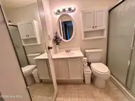 218 Pamlico Drive, Washington, NC 27889 — 3-bedroom home in Pamlico Village, Washington, NC, photo 24 of 38: Main BR Ensuite Bath