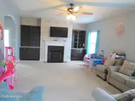 104 Falken Court, New Bern, NC 28562 — 4-bedroom home in Lindenrain, New Bern, NC, photo 5 of 33: LIV ROOM