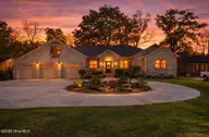 220 Shoreline Drive, New Bern, NC 28562 — 4-bedroom waterfront home in River Bend, New Bern, NC, photo 1 of 70: IMG_8698