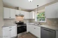 2595 Pine Knoll Drive, Kinston, NC 28504 — 3-bedroom home in Castle Oaks, Kinston, NC, photo 17 of 30: 17-2595 Pine Knoll Dr-17