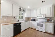 4909 Hermitage Road, Trent Woods, NC 28562 — 3-bedroom home in Trent Woods, Trent Woods, NC, photo 12 of 50: Kitchen
