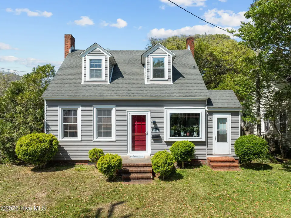 2812 Evans Street, Morehead City, NC 28557 — 4-bedroom home, Morehead City, NC, photo 1 of 50: House