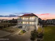 147 Yacht Watch Drive, Holden Beach, NC 28462 — 3-bedroom home in Yacht Watch, Holden Beach, NC, photo 4 of 71: 2-web-or-mls-cammediallc.com (2 of 72)