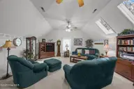 2200 Oakview Drive, New Bern, NC 28562 — 3-bedroom home in Oakview, New Bern, NC, photo 14 of 53: 26-web-or-mls-0C0A6484