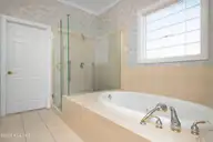 906 Taberna Circle, New Bern, NC 28562 — 4-bedroom home in Taberna, New Bern, NC, photo 16 of 34: 906 Taberna Circle, New Bern, NC 28562