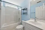 128 Bermuda View, New Bern, NC 28560 — 3-bedroom waterfront home in Carolina Pines, New Bern, NC, photo 24 of 42: Full Bathroom