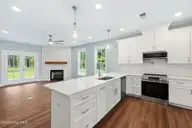 26 Paddington Way, Trent Woods, NC 28562 — 4-bedroom home in The Village on Canterbury, Trent Woods, NC, photo 4 of 48: 26 Paddington Way, Trent Woods NC 28562
