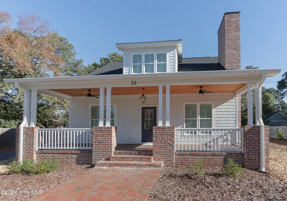 30 Medlin Road, Pinehurst, NC 28374 — 4-bedroom home in Old Town, Pinehurst, NC, photo 1 of 43: 30 Medlin FRONT