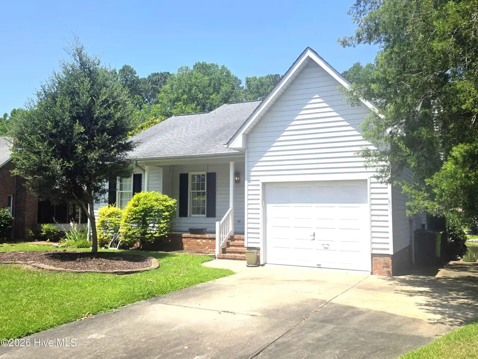 207 Lakemere Drive, New Bern, NC 28562 — 3-bedroom waterfront home in River Bend, New Bern, NC, photo 1 of 1