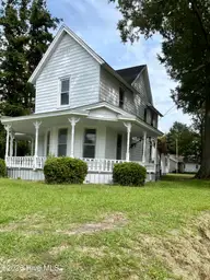 414 N Center Street, Mount Olive, NC 28365 — 3-bedroom home, Mount Olive, NC, photo 2 of 56: IMG_2095