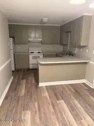 1117 Grovemont Drive I-4, Greenville, NC 27834 — 3-bedroom townhome in Westpointe, Greenville, NC, photo 3 of 12: kitchen
