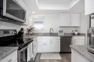 211 Seacrest Drive Unit D, Wrightsville Beach, NC 28480 — 3-bedroom waterfront condo in Seacrest Villas, Wrightsville Beach, NC, photo 12 of 26: 211 Seacrest Drive Unit D (12)