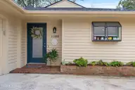 1300 Smith Bay Circle E, Wilmington, NC 28405 — 3-bedroom home in Eastwood Village, Wilmington, NC, photo 3 of 57: 1300SmithBayCirE - 5