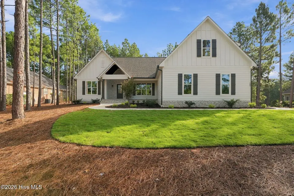 198 Banbridge Drive, Seven Lakes, NC 27376 — 4-bedroom home in Seven Lakes West, Seven Lakes, NC, photo 1 of 58: 1-web-or-mls-DSC02598