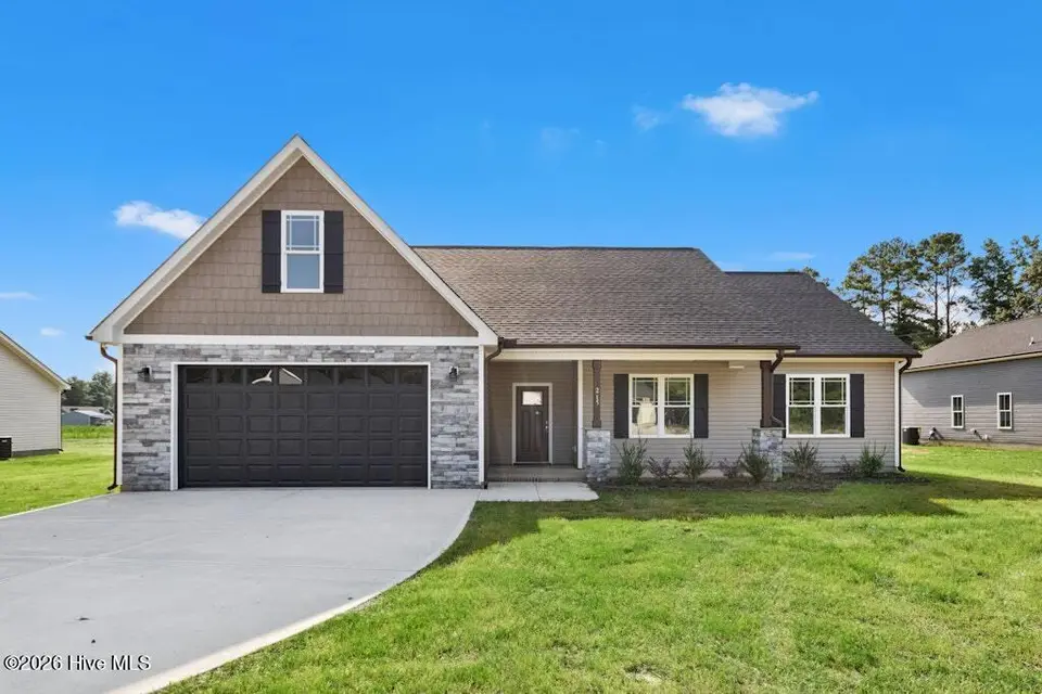 215 Bay Valley Road, Kenly, NC 27542 — 4-bedroom home, Kenly, NC, photo 1 of 30: 002-495566-IMG_2786