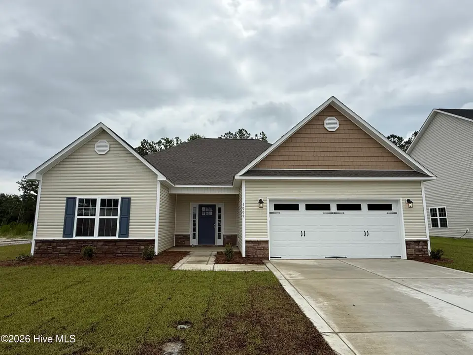 1009 Croaker Court, New Bern, NC 28562 — 3-bedroom home in Bluewater Rise, New Bern, NC, photo 1 of 36: IMG_8881