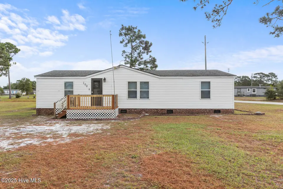100 N King Street, Hubert, NC 28539 — 3-bedroom manufactured home in Queens Creek, Hubert, NC, photo 1 of 23: king-2