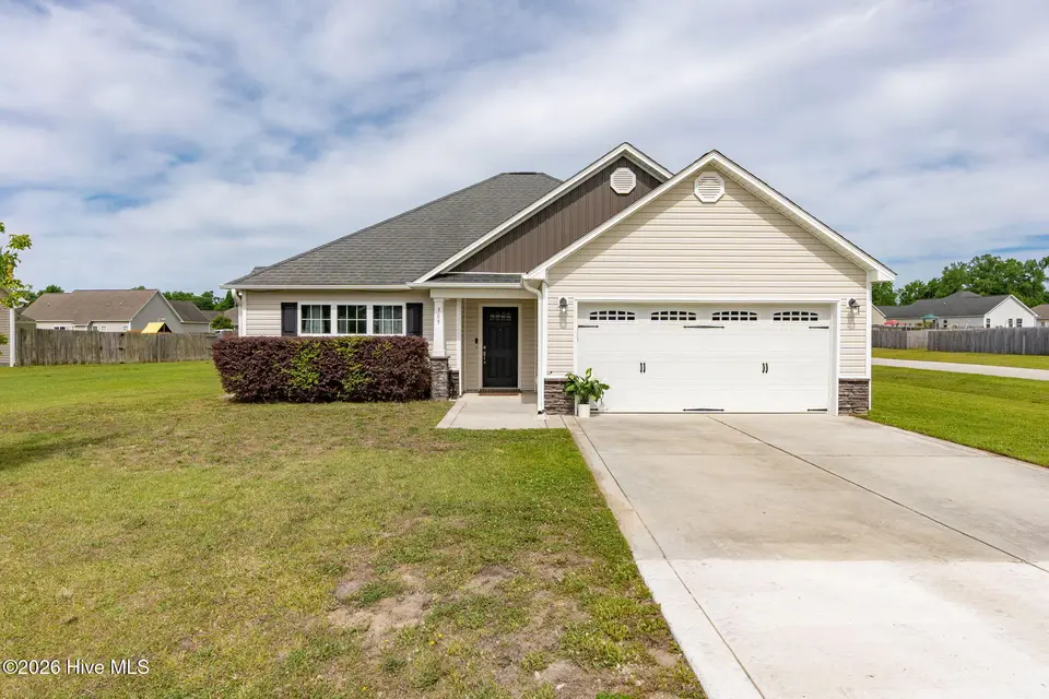 309 Cadenza Lane, Richlands, NC 28574 — 3-bedroom home in Canons Edge, Richlands, NC, photo 1 of 37: 309 Cadenza Main