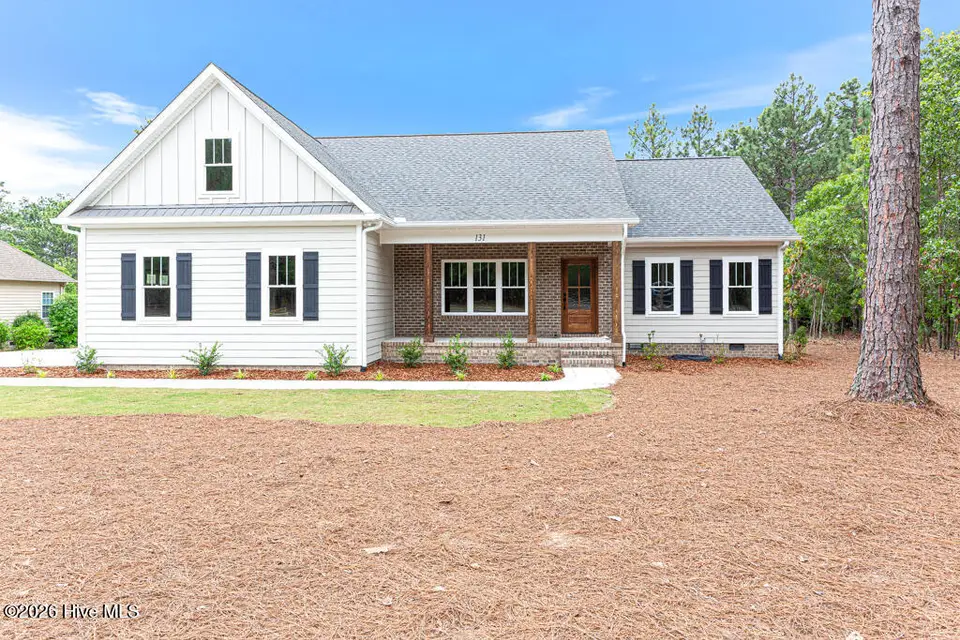 131 Longleaf Drive, West End, NC 27376 — 4-bedroom home in Seven Lakes West, West End, NC, photo 1 of 39: front