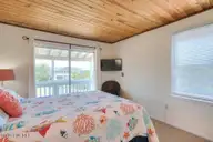922 E Beach Drive, Oak Island, NC 28465 — 4-bedroom home, Oak Island, NC, photo 23 of 32