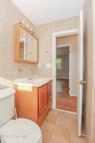 804 Gardenview Drive, Jacksonville, NC 28540 — 4-bedroom home in Northwoods Park, Jacksonville, NC, photo 17 of 36: 804 Gardenview Dr-31